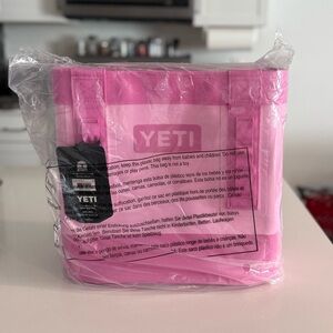 YETI Camino 20 Power Pink